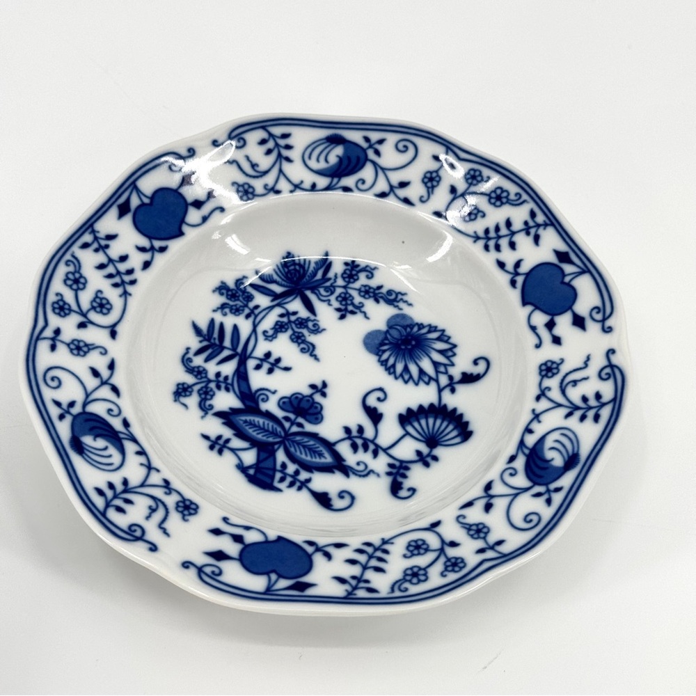VTG Bohemia Czech Blue Onion (2) 8.5” Coupe Bowls - Picture 7 of 10